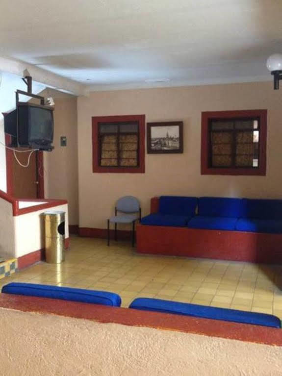 Hotel Gallo Rubio Гуадалахара Екстериор снимка